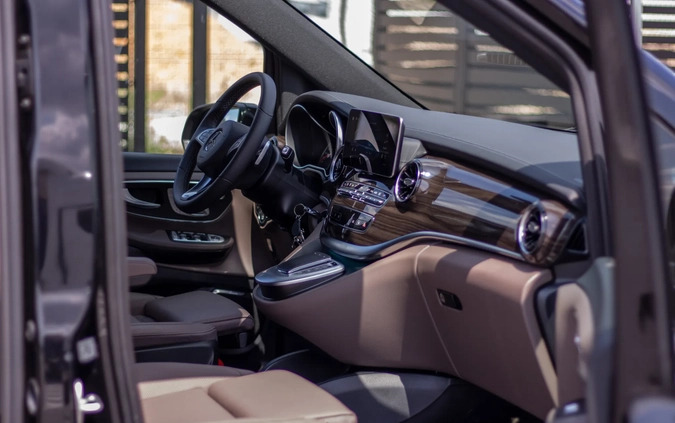Mercedes-Benz Klasa V cena 325000 przebieg: 17000, rok produkcji 2023 z Ożarów małe 172